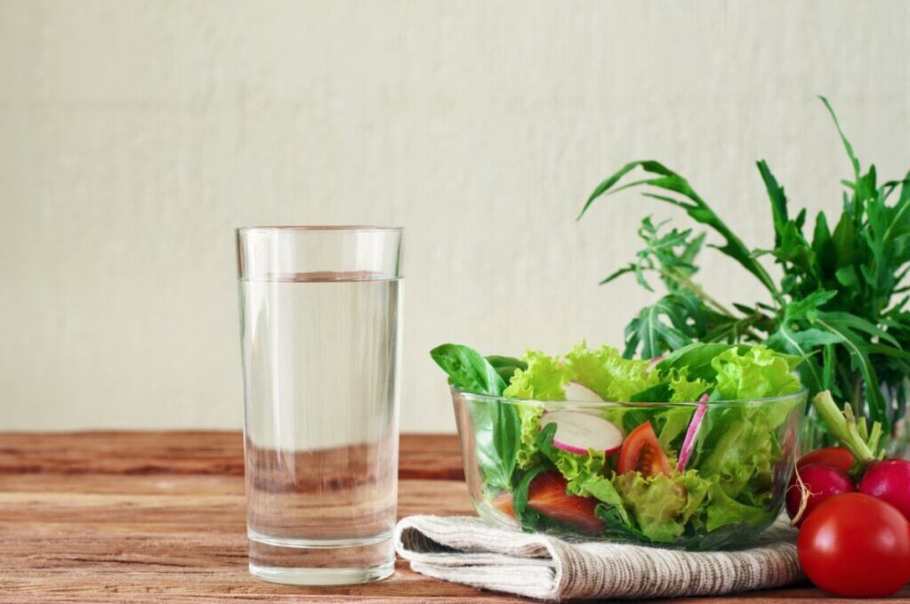 água antes das refeições é a essência da dieta preguiçosa